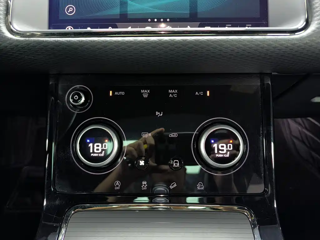 Land Rover Evoque 2019 — фото 11