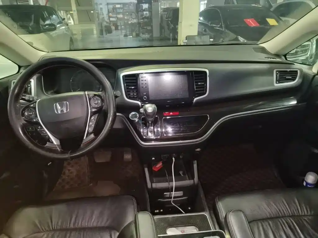 Honda Odyssey 2019 — фото 10