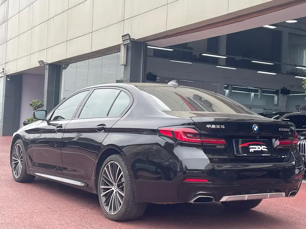 BMW 5 Series 2020 — фото 14