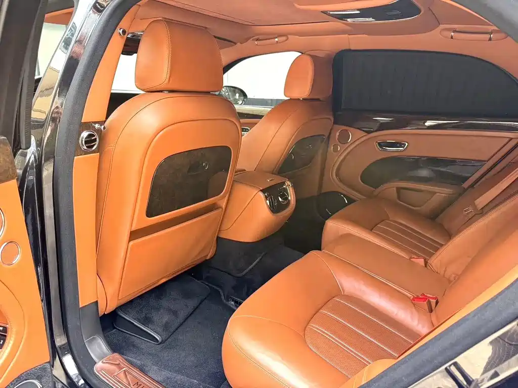 Bentley Mulsanne 2015 — фото 12