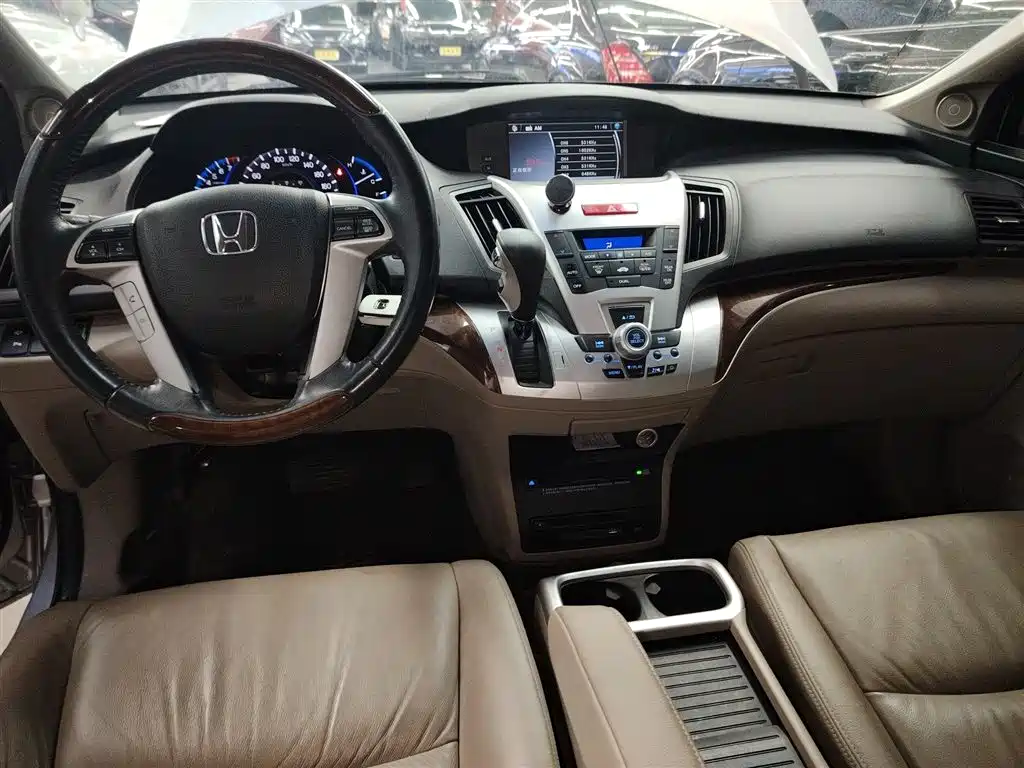 Honda Odyssey 2015 — фото 6