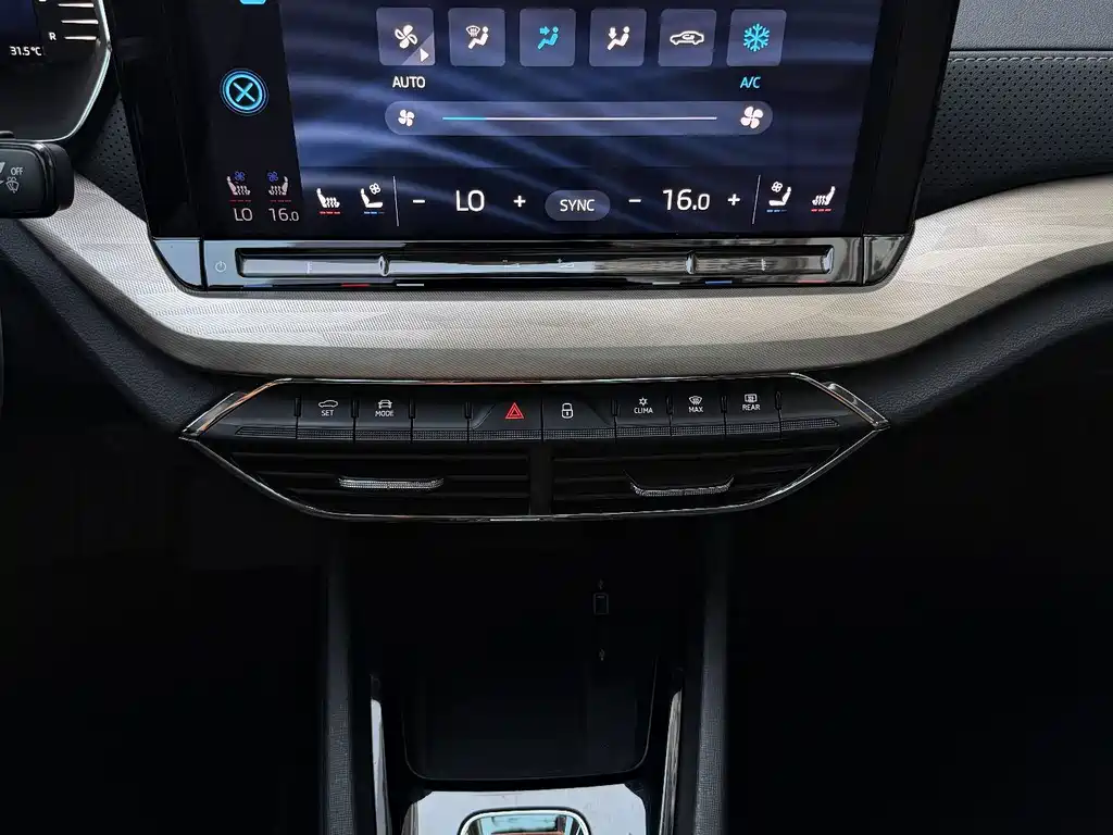 Skoda Octavia 2023 — фото 11