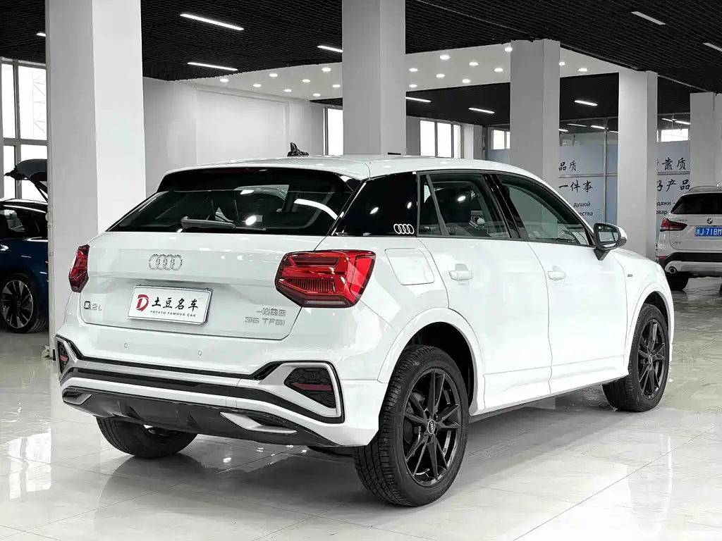 Audi Q2L 2023 — фото 4