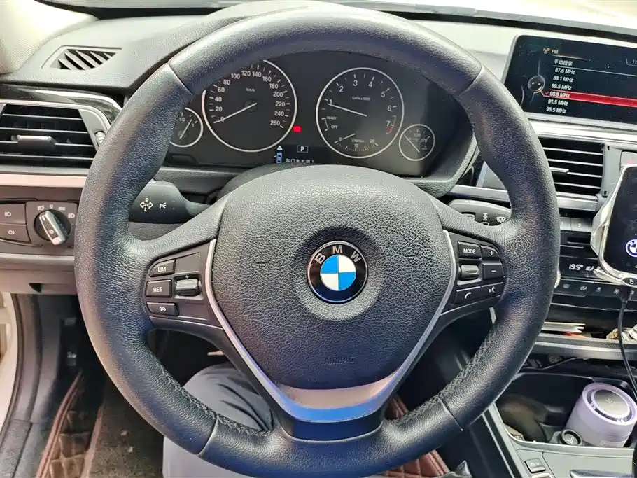 BMW 3 Series 2016 — фото 15