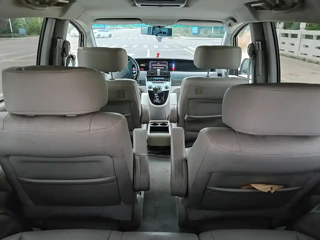 Luxgen Big 7 MPV 2015 — фото 13