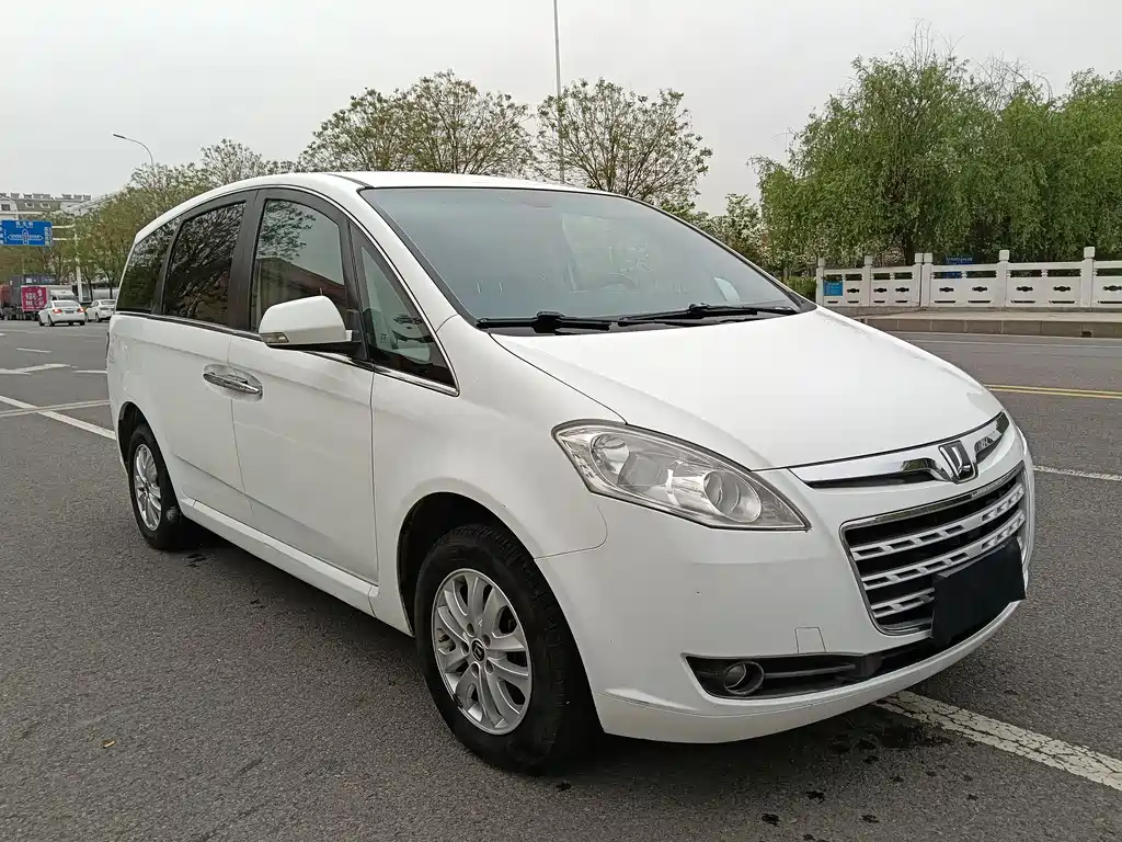Luxgen Big 7 MPV 2015 — фото 3