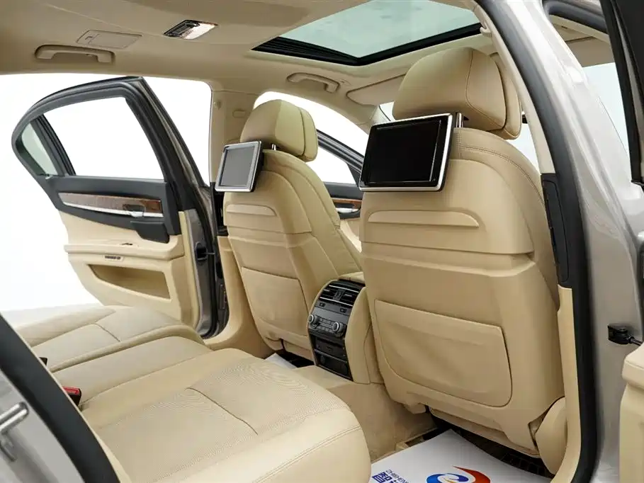 BMW 7 Series 2015 — фото 14