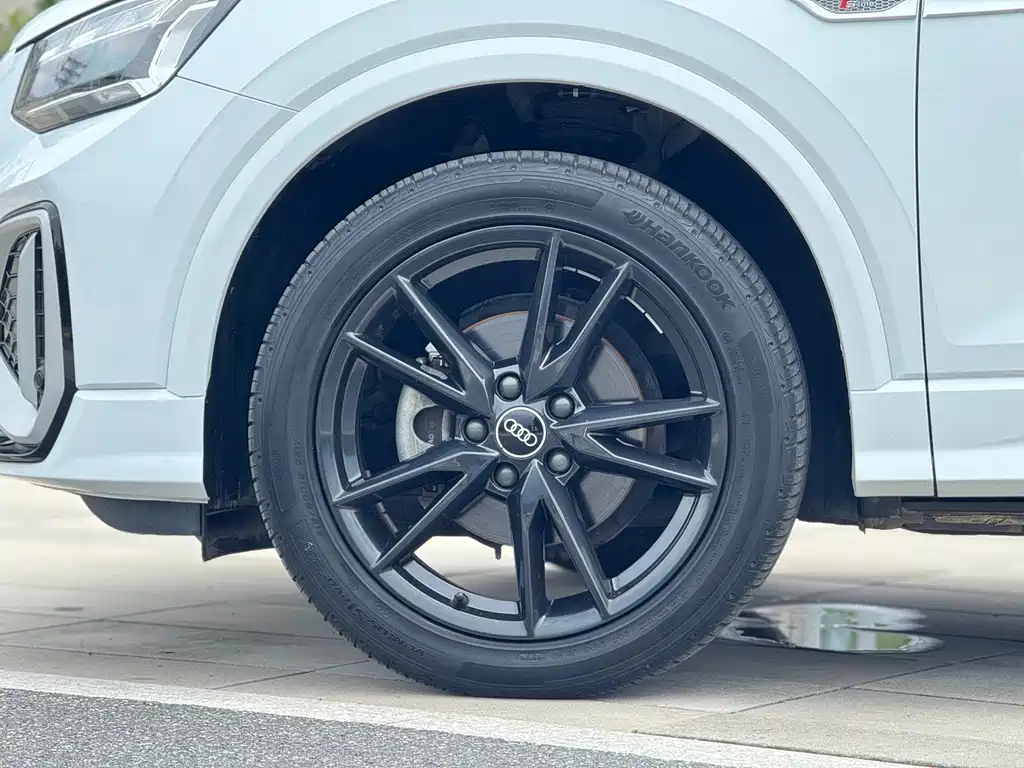 Audi Q2L 2022 — фото 19