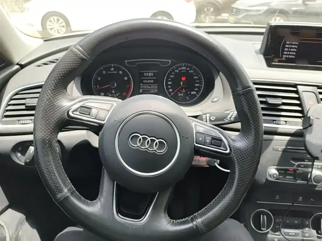 Audi Q3 2018 — фото 11