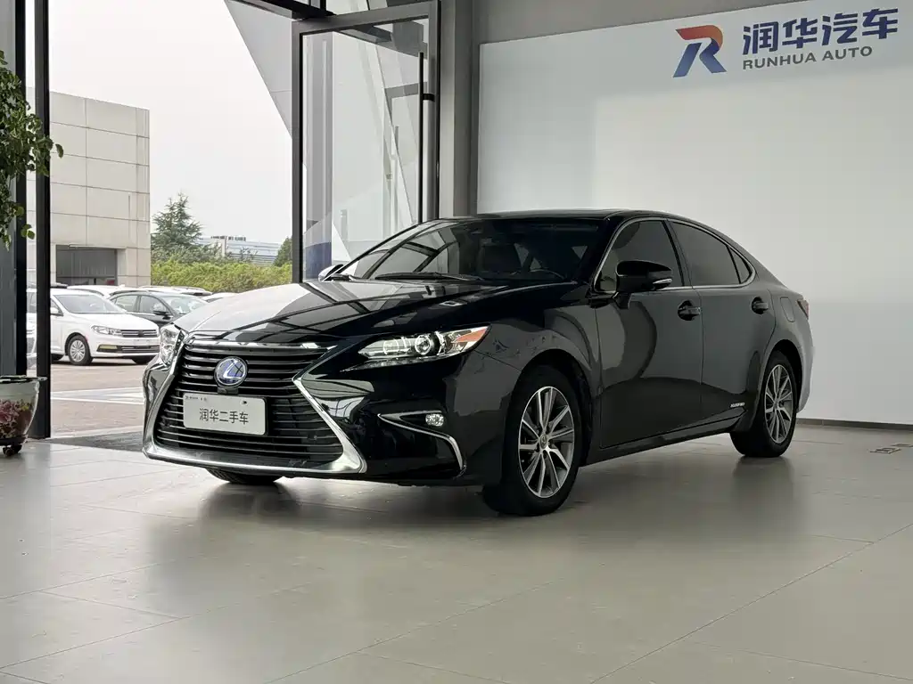 Lexus ES 2017 — фото 1