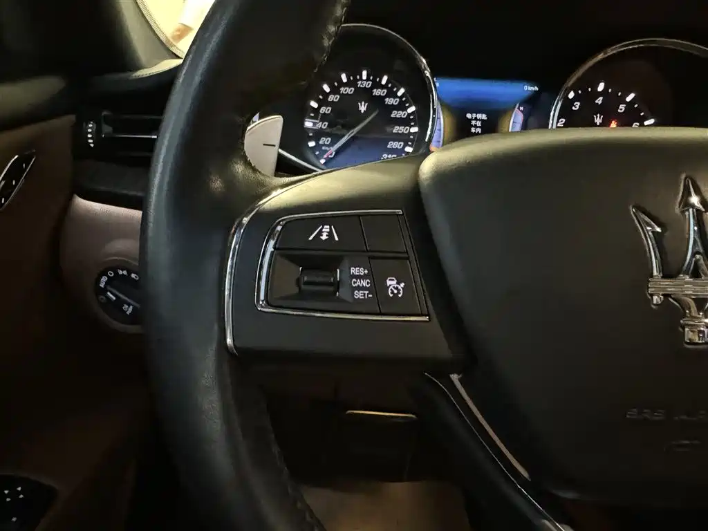 Maserati Quattroporte 2019 — фото 12