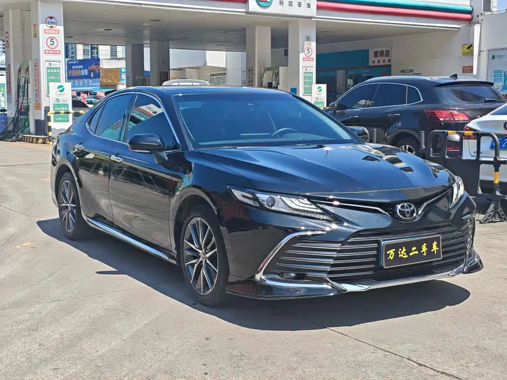 Toyota Camry 2023 — фото 3
