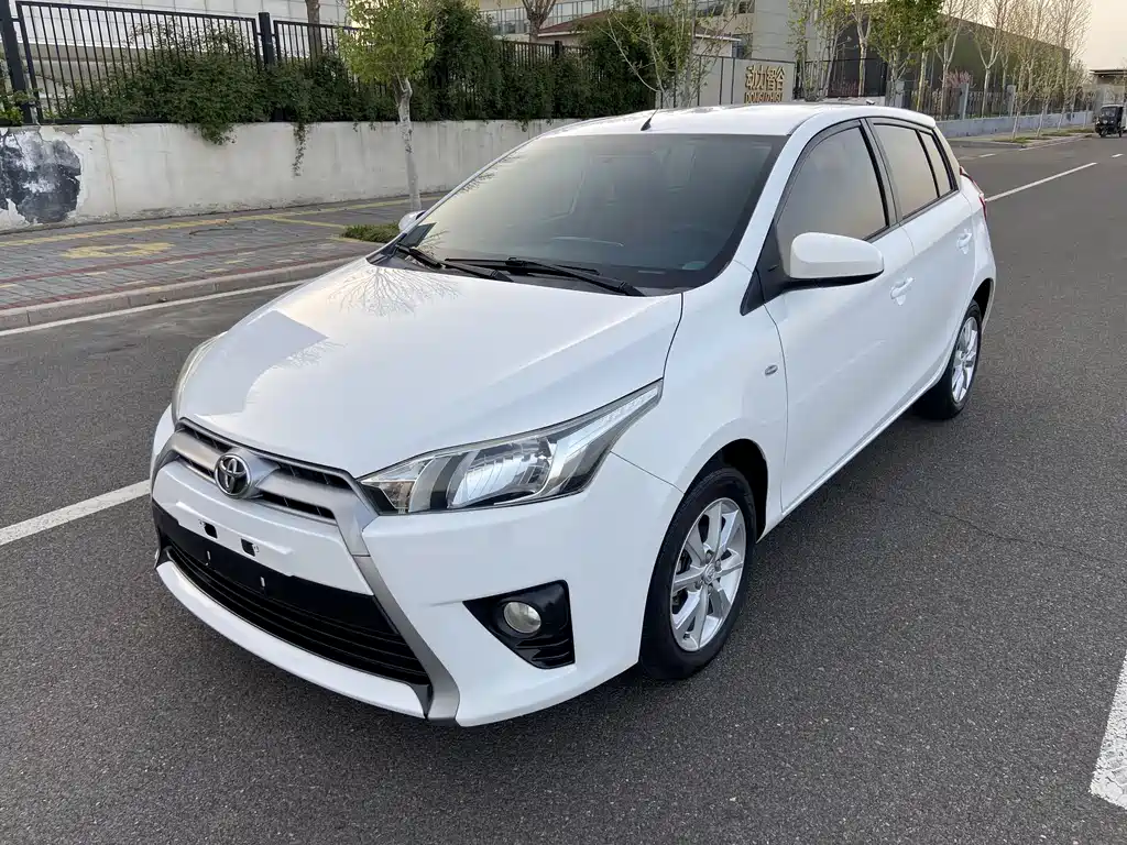 Toyota Yaris L 2014 — фото 1
