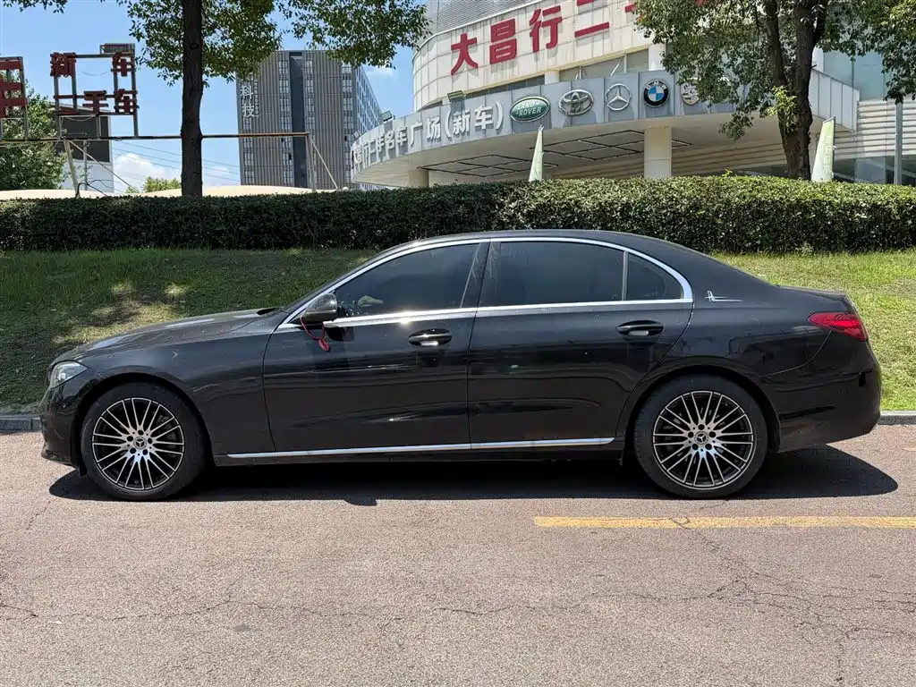 Mercedes-Benz C-Class 2024