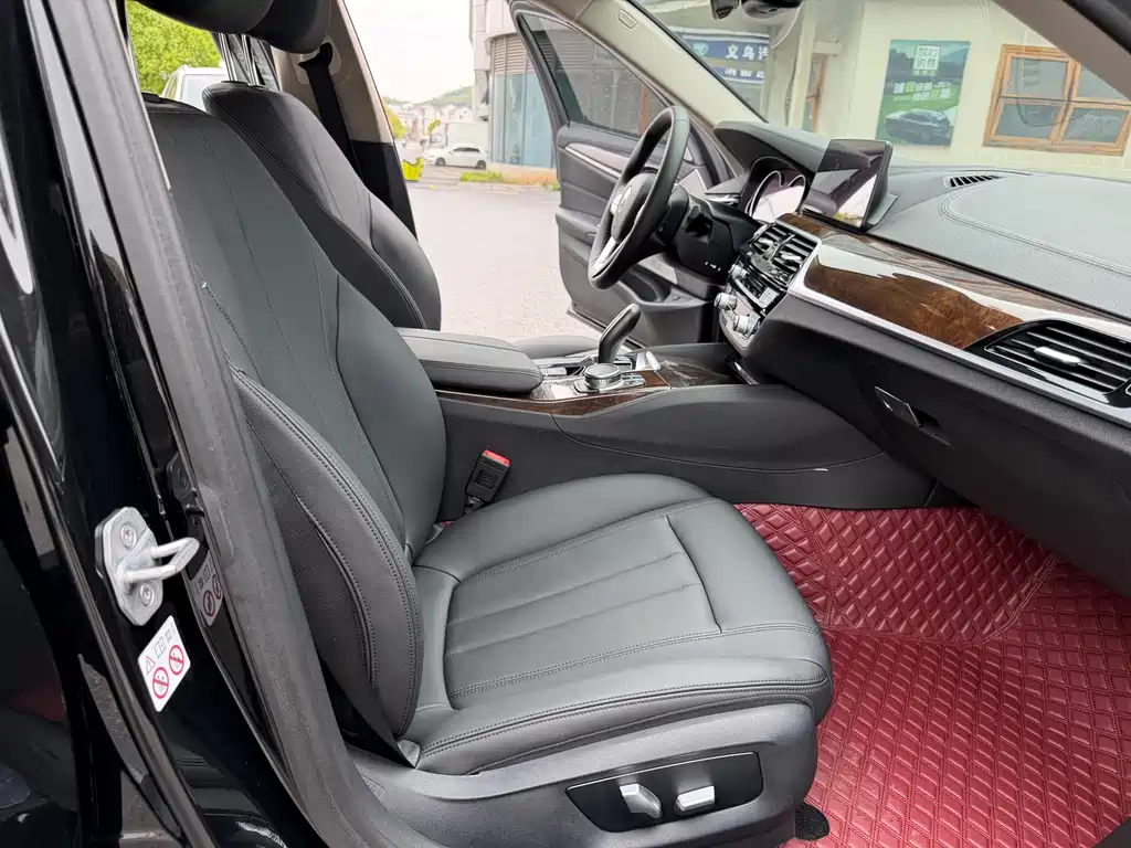 BMW 5 Series 2018 — фото 14
