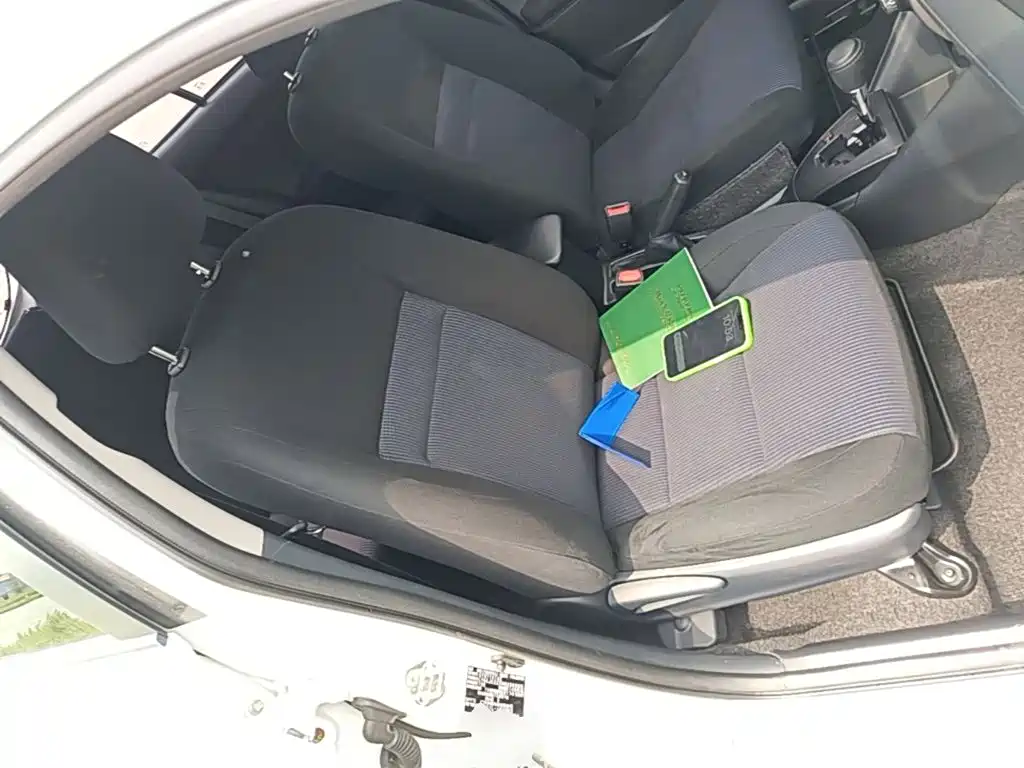 Toyota Yaris L 2017 — фото 25