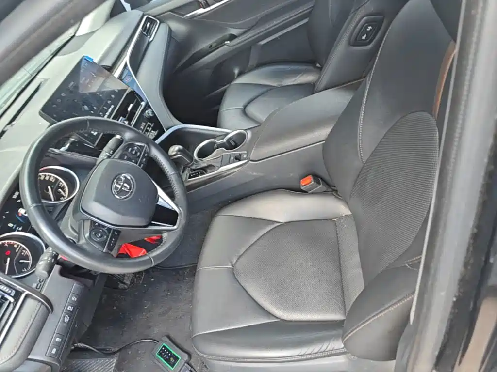 Toyota Camry 2023 — фото 15