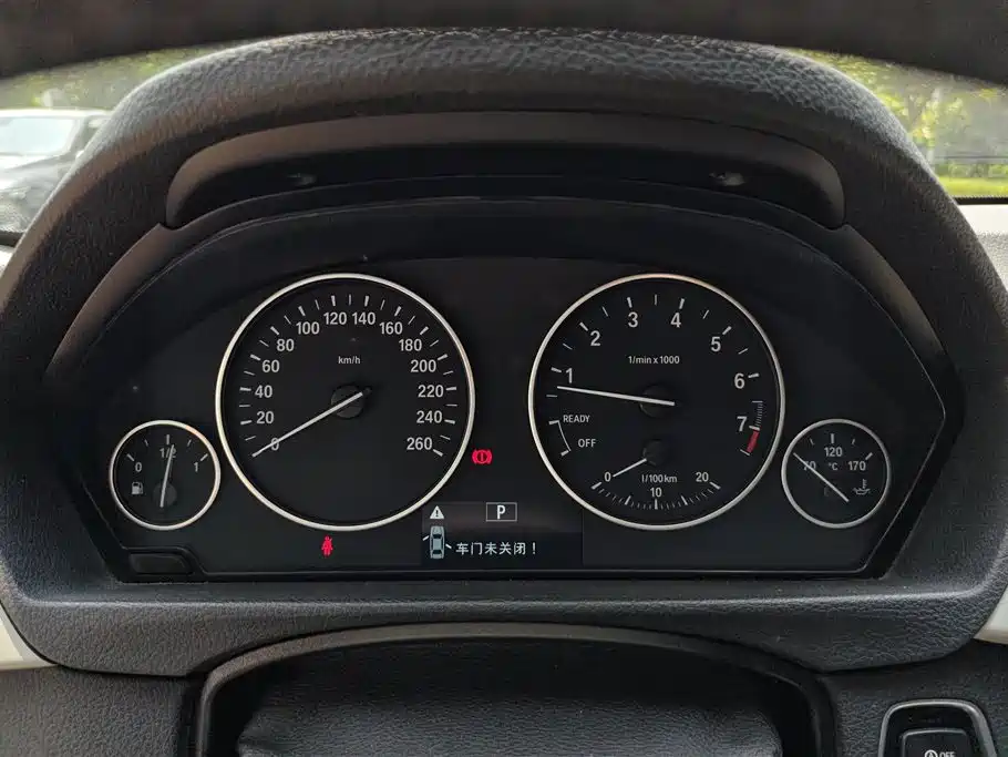 BMW 3 Series 2016 — фото 13