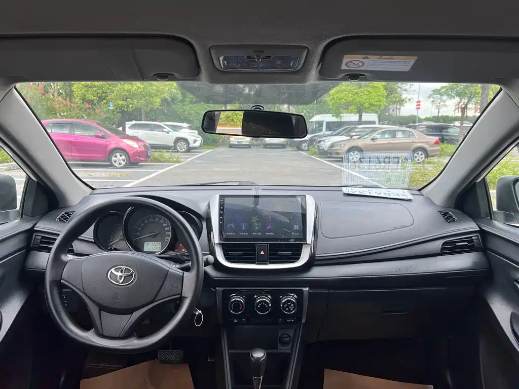Toyota Yaris L 2017 — фото 13