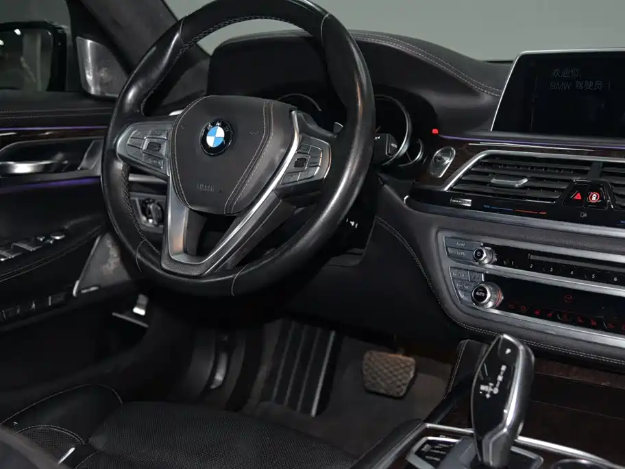BMW 7 Series 2016 — фото 9
