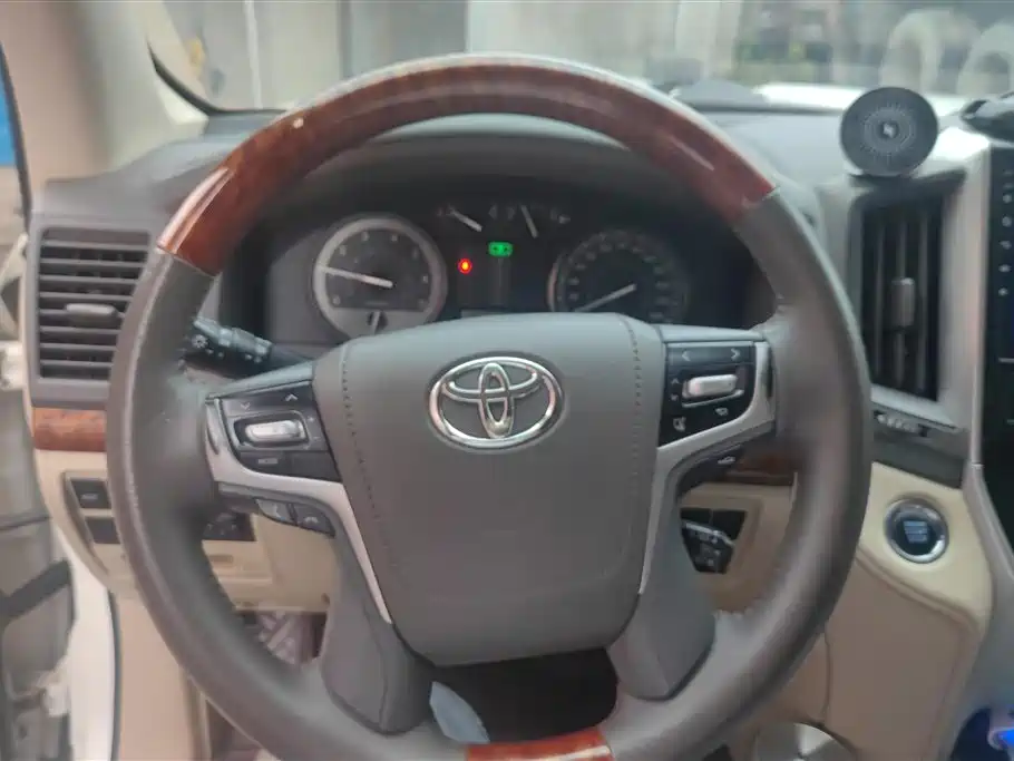 Toyota Land Cruiser 2019 — фото 15