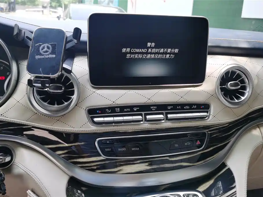Mercedes-Benz V-Class 2019 — фото 13