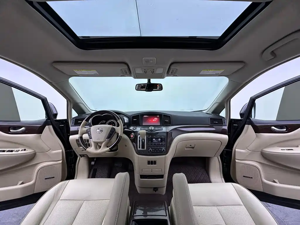 Nissan Quest 2017 — фото 10