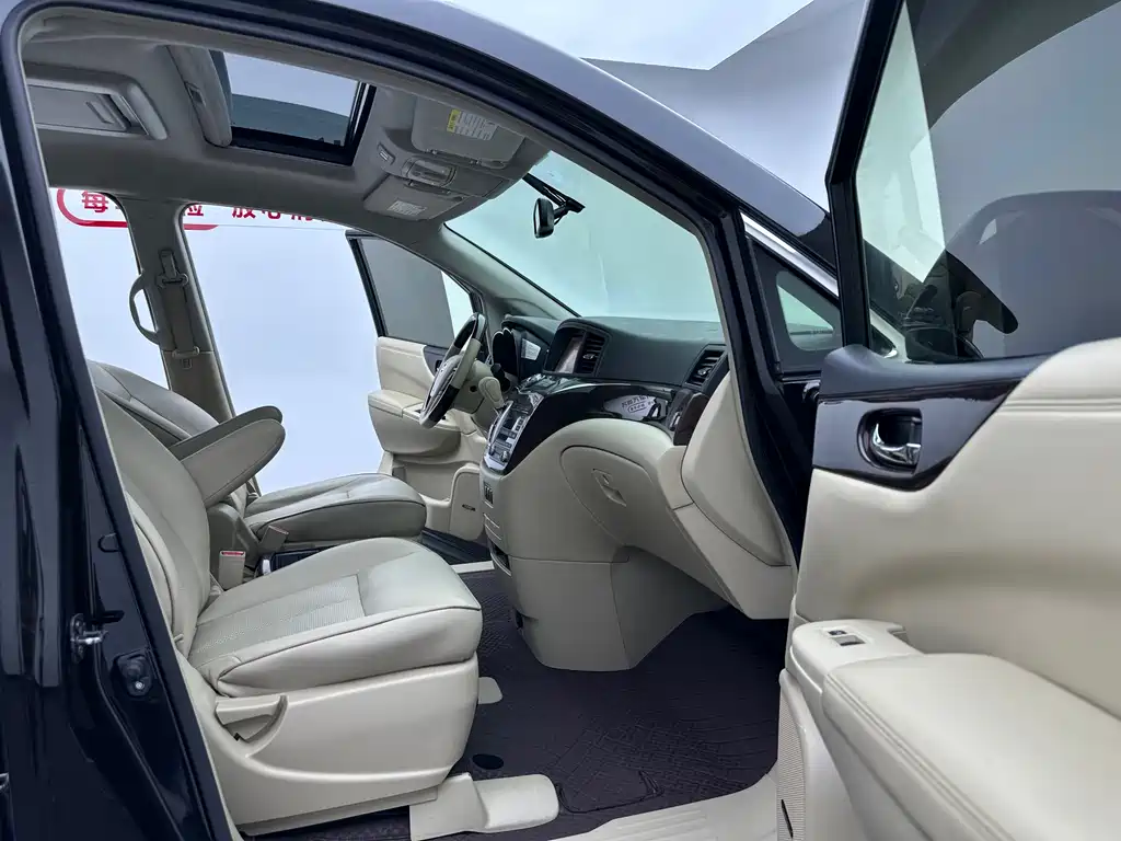 Nissan Quest 2017 — фото 20