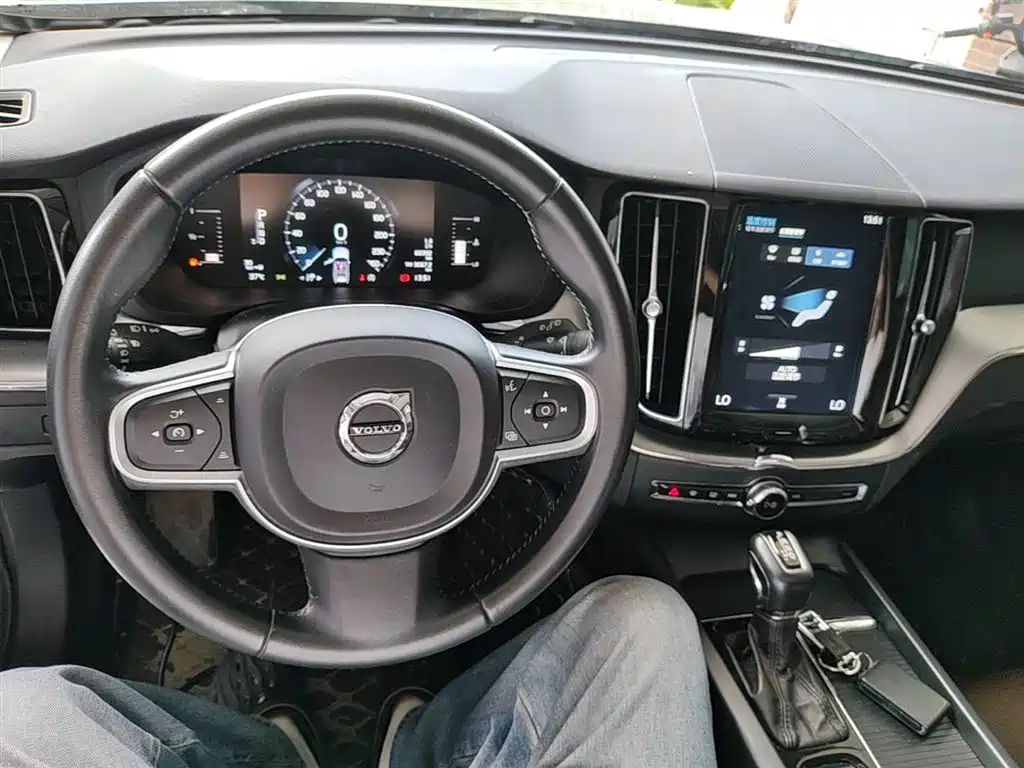 Volvo XC60 2019 — фото 10