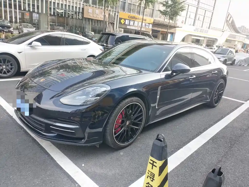 Porsche Panamera 2019 — фото 1