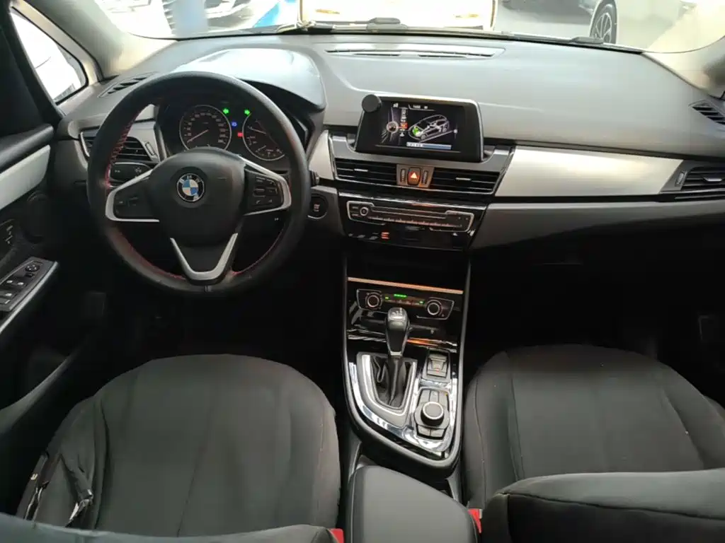 BMW 2 Series Active Tourer 2016 — фото 10