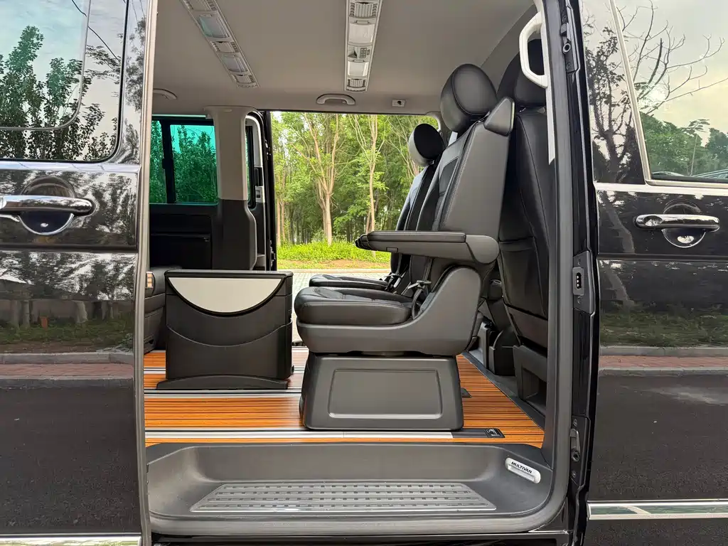 Volkswagen Multivan 2018 — фото 18
