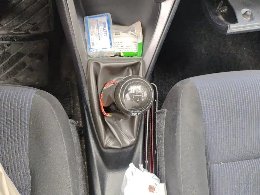 Toyota Yaris L 2015 — фото 15