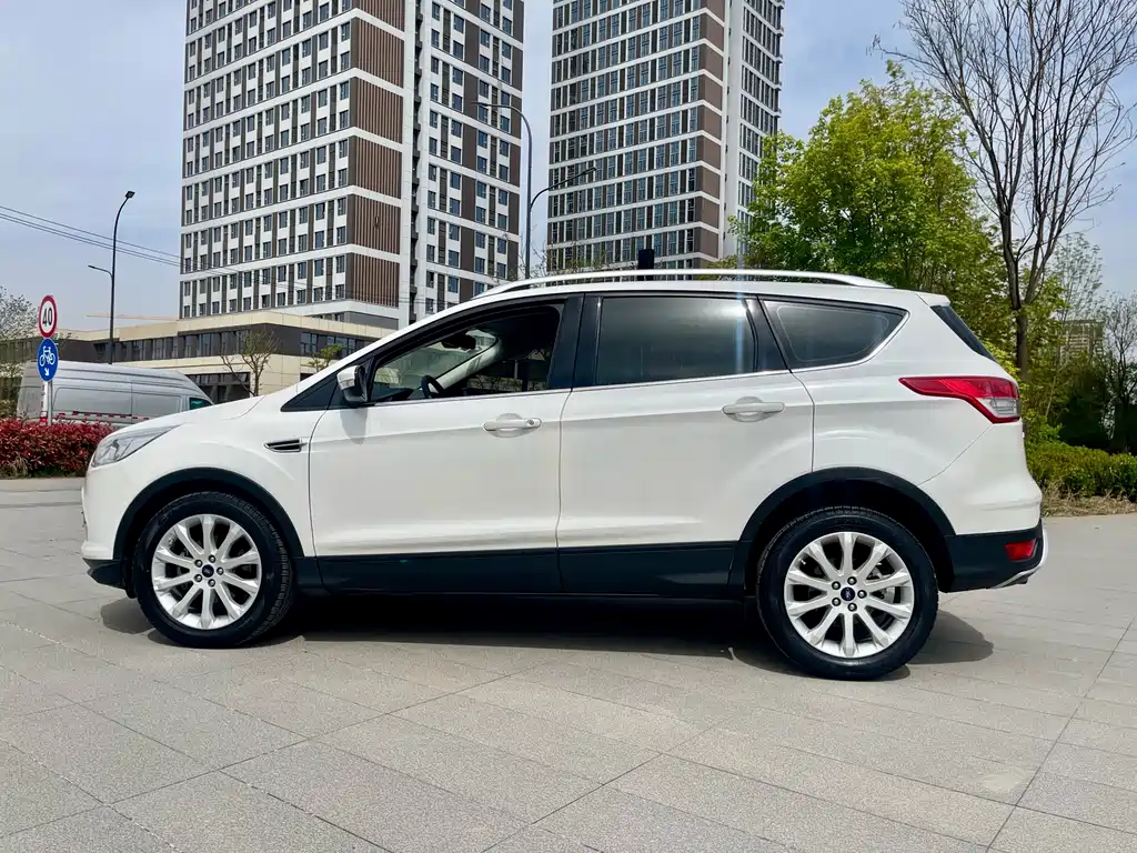 Ford Kuga 2016 — фото 24