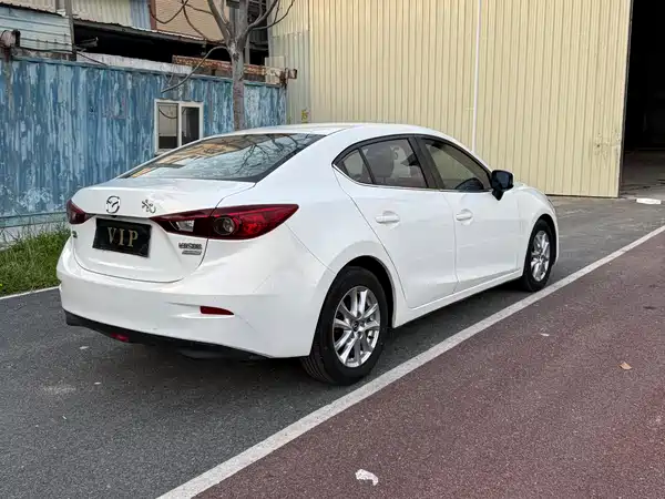 Mazda 3 Axela 2016