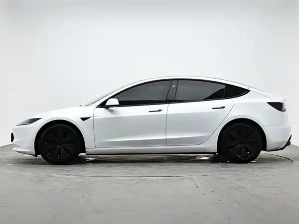 Tesla Model 3 2024