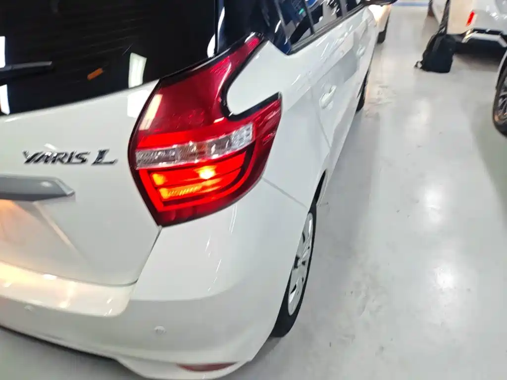 Toyota Yaris L 2022 — фото 8