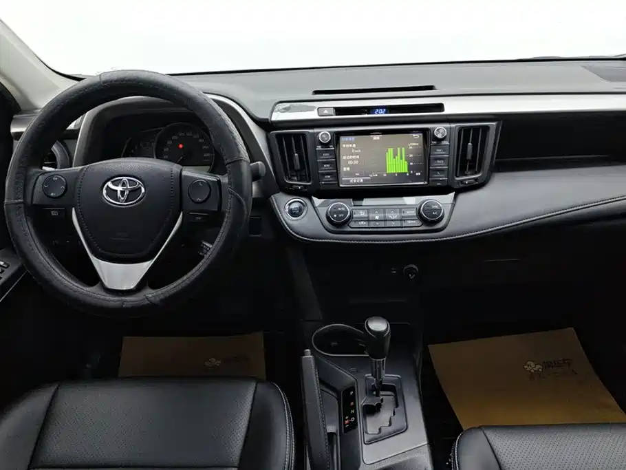 Toyota RAV4 2017 — фото 12