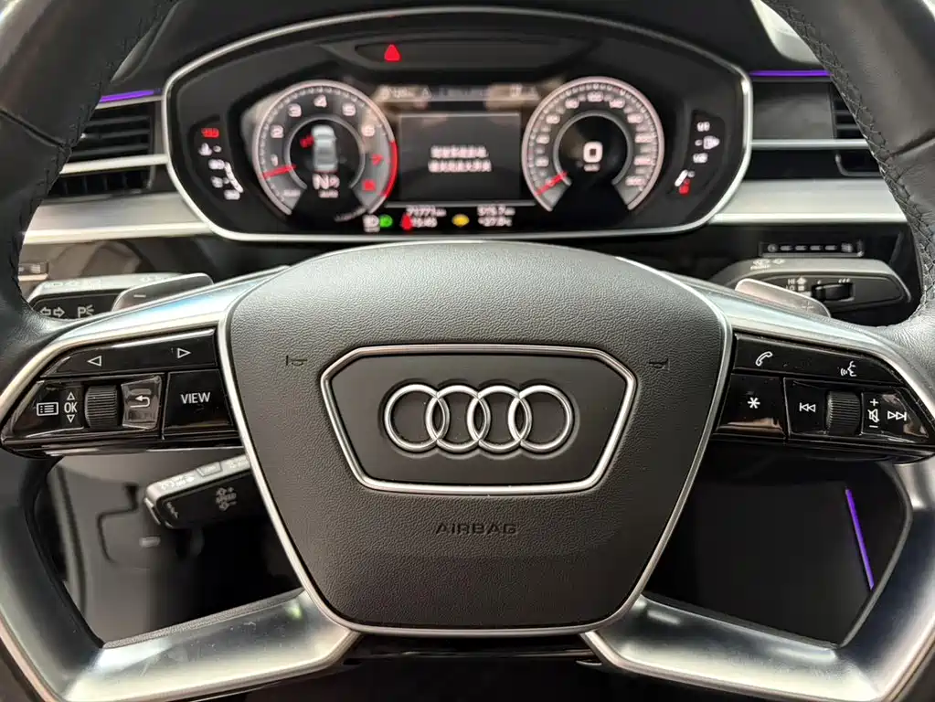 Audi A8 2022 — фото 17