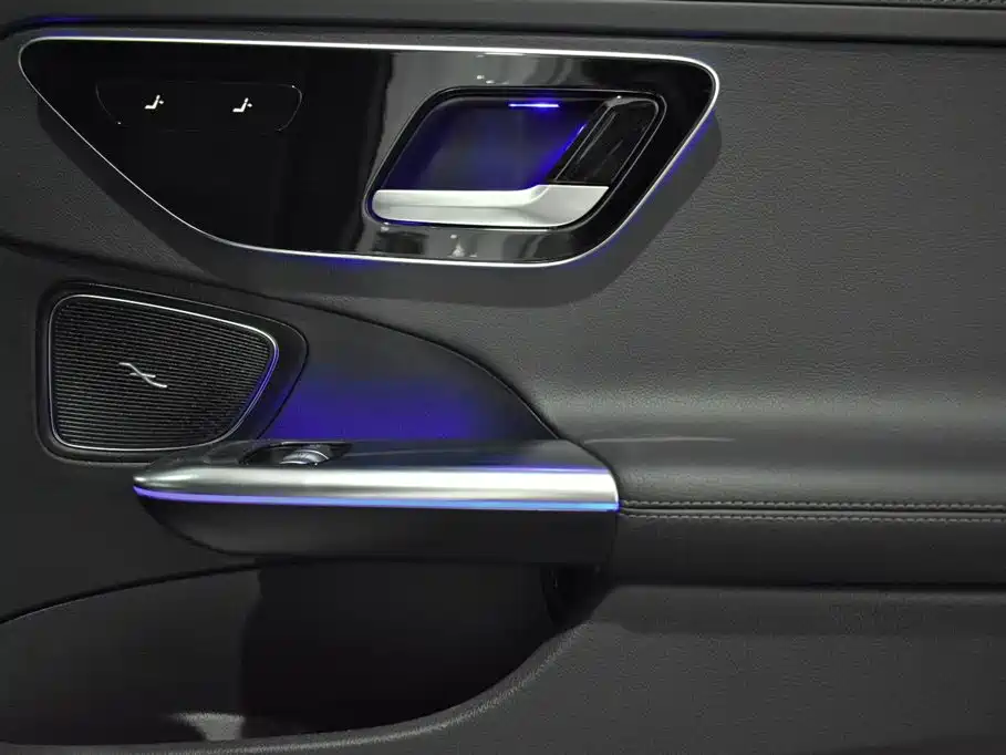 Mercedes-Benz C-Class 2024 — фото 11