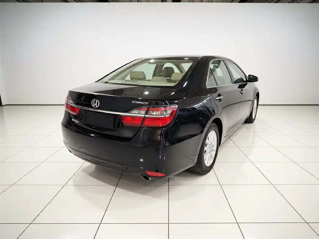 Toyota Camry 2015 — фото 5