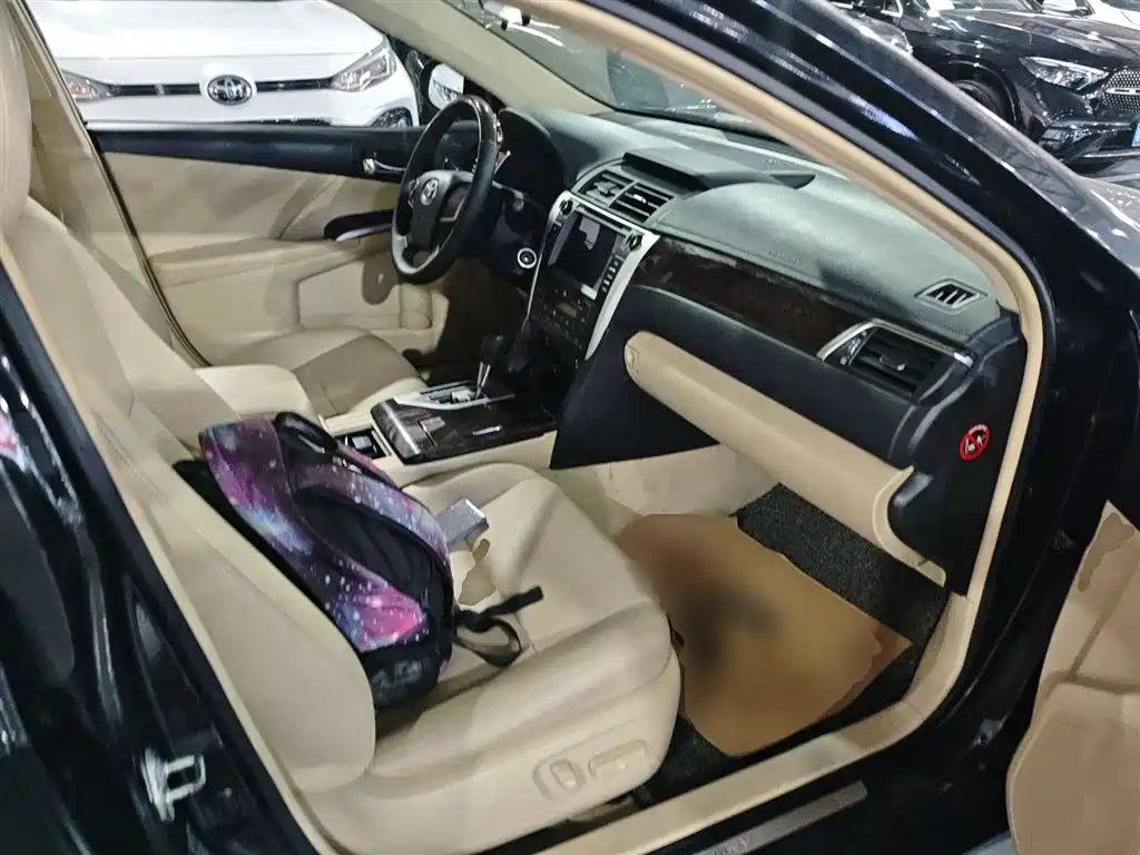 Toyota Camry 2015 — фото 20
