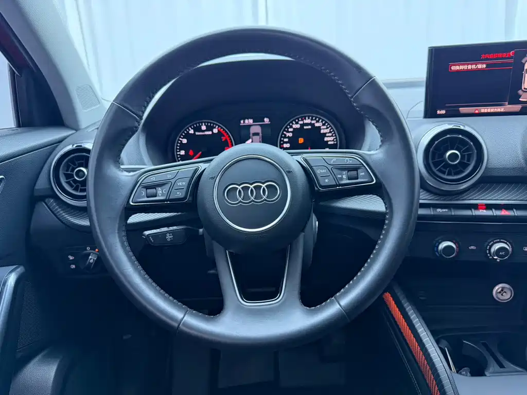 Audi Q2L 2022 — фото 14