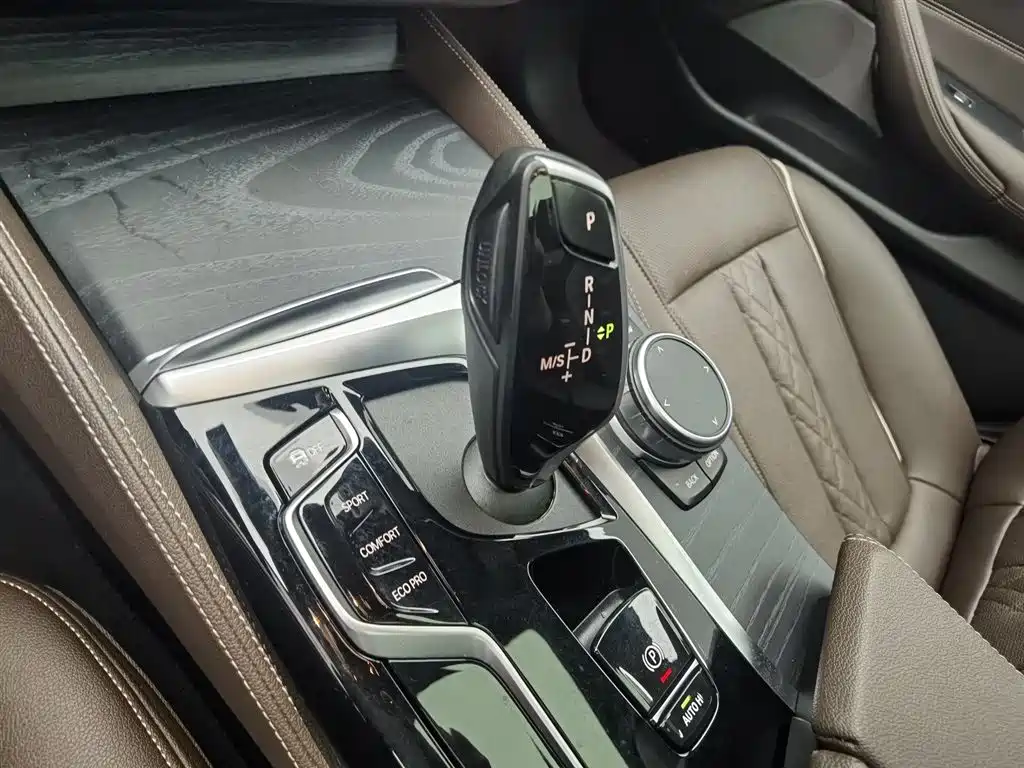 BMW 5 Series 2021 — фото 13