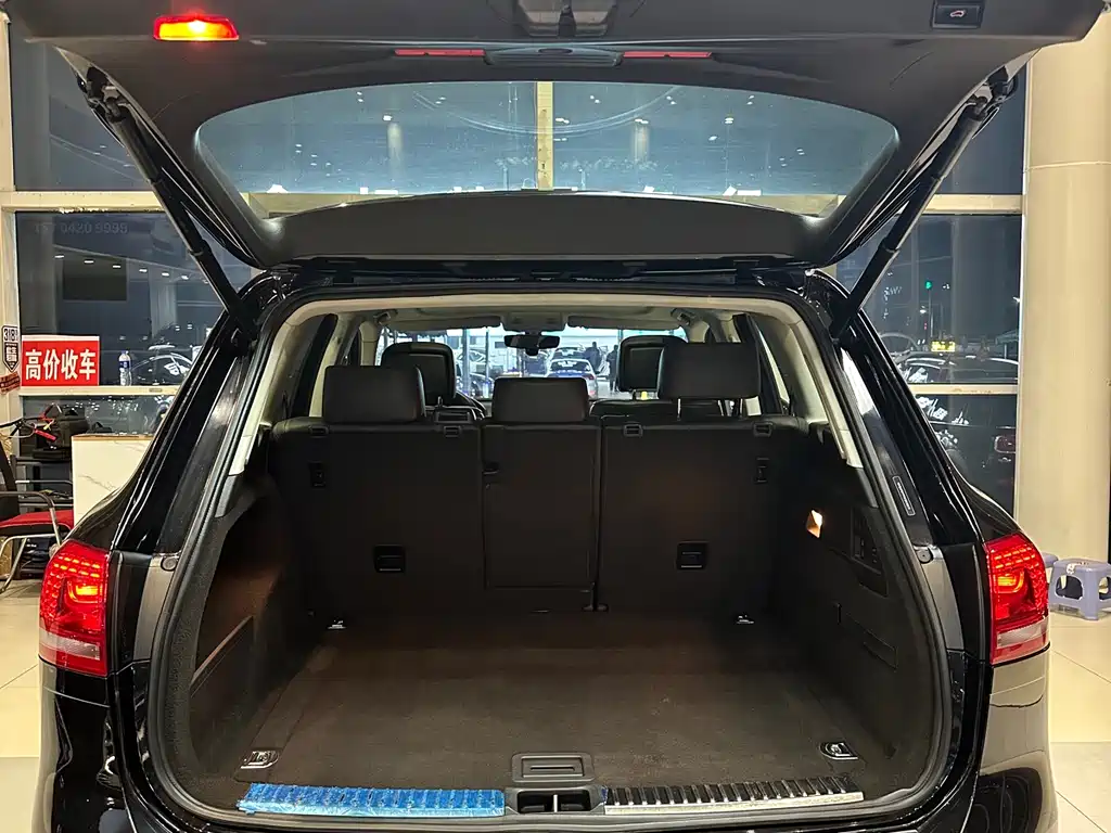 Volkswagen Touareg 2017 — фото 18