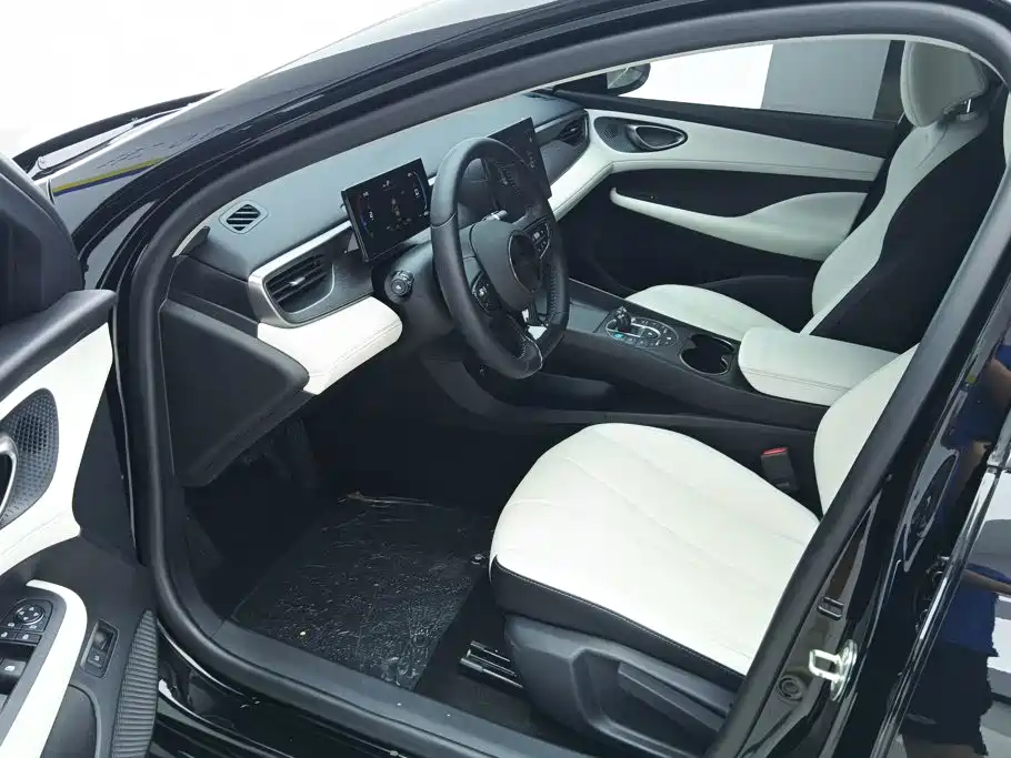 BYD Seal 05 DM-i 2025 — фото 9