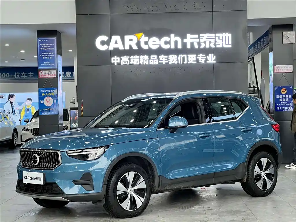 Volvo XC40 2025 — фото 1