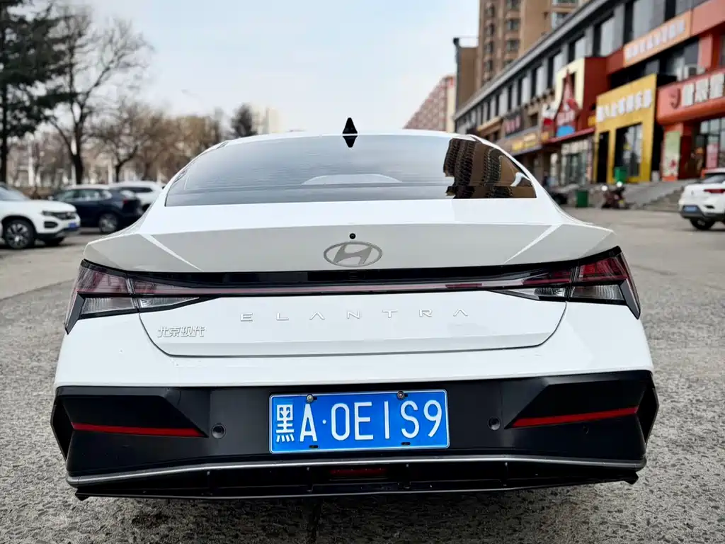 Hyundai Elantra 2023