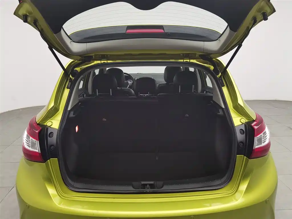Nissan Tiida 2016 — фото 16