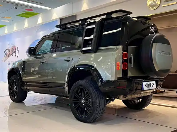 Land Rover Defender 2021